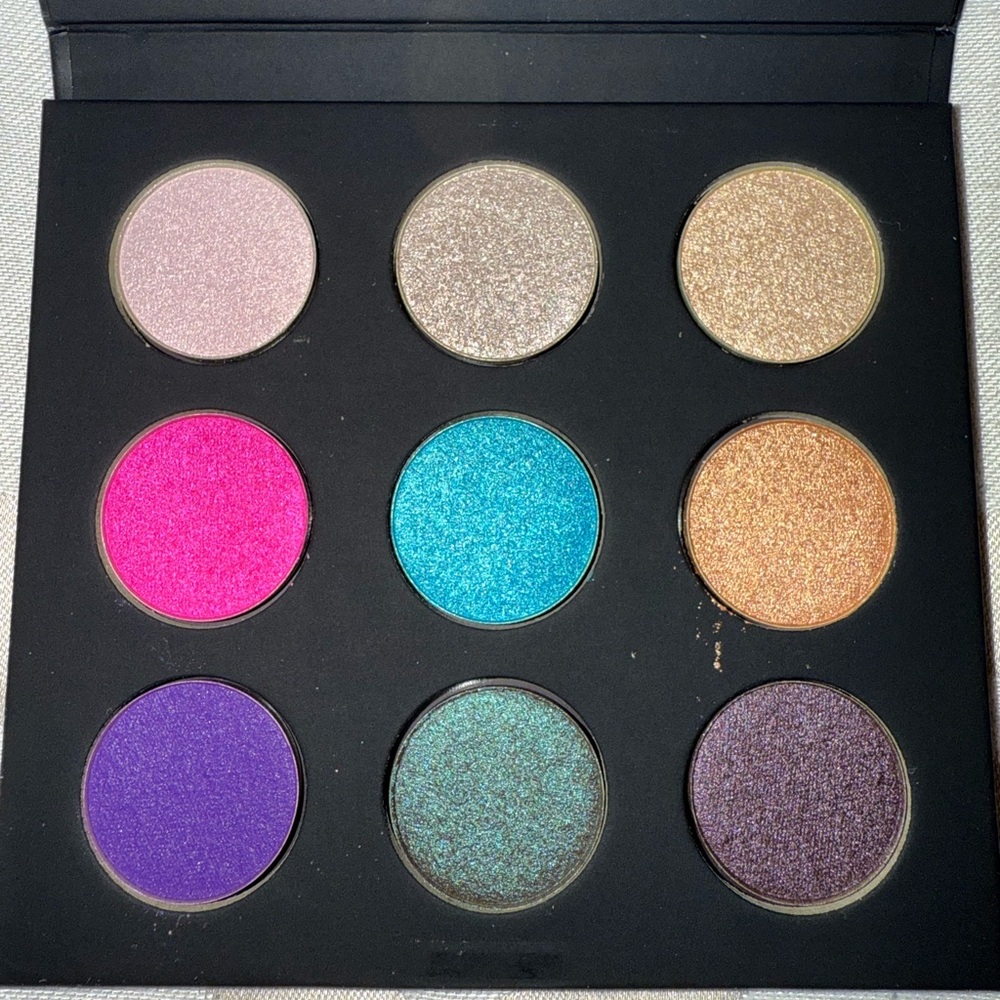 NEW Makeup Forever Dazzling Eyeshadow Palette